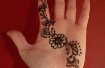 Henna hand