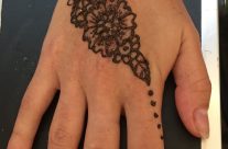 Simple glittery henna